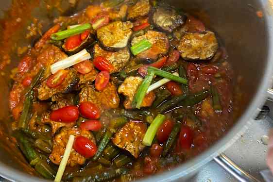 Grønnsaker i en gryte