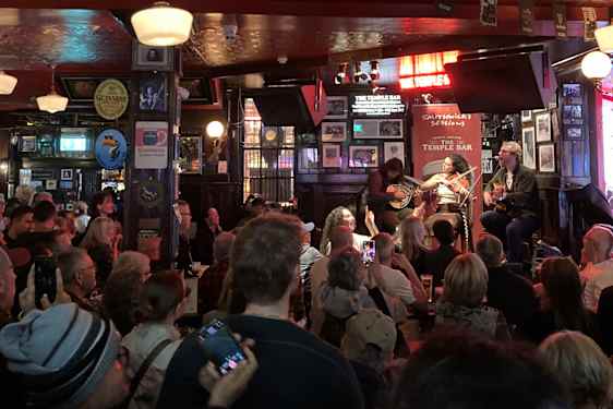 Livemusikk på The Temple Bar.