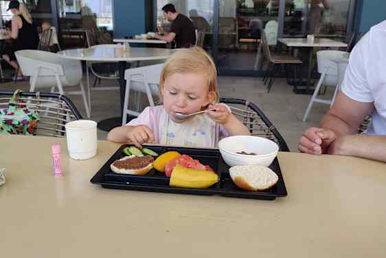 Pike spiser frokost