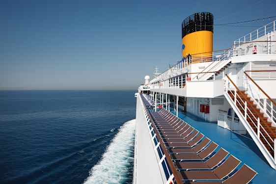 Cruiseskip og horisontlinje