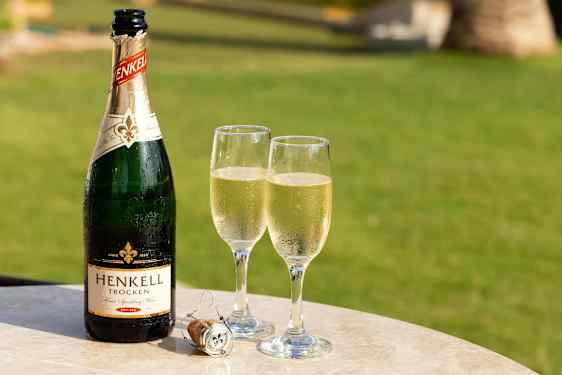 Musserende vin på rommet