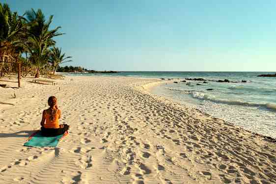 Jente på strand i mexico