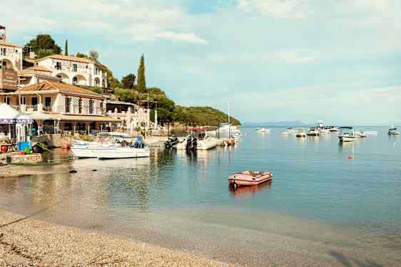 Vakre Parga, båtliv og restauranter