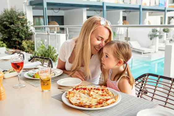 Barn under 12 år spiser gratis på Ocean Beach Club