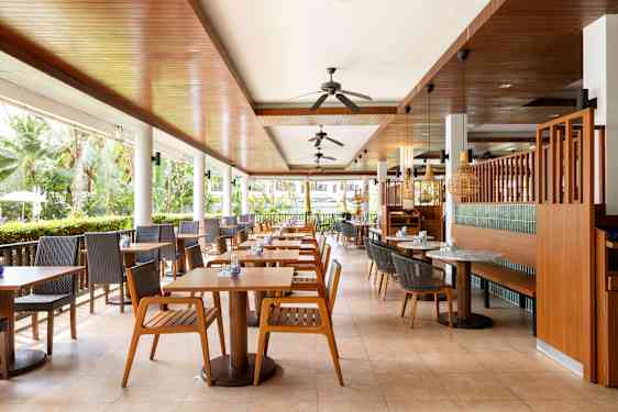 Sunprime Restaurant by the pool