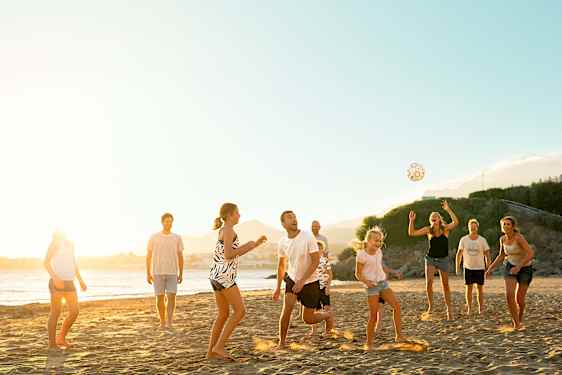 En stor gruppe på stranden