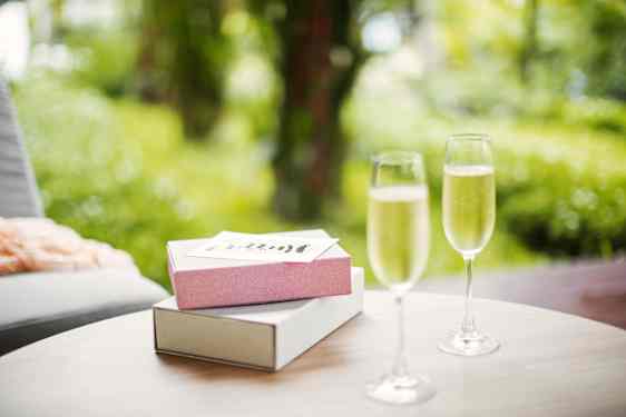 Musserende vin på rommet