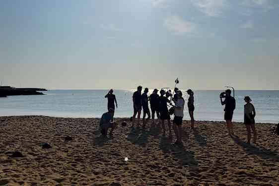 TV-innspilling på stranden foran O.B.C. Kypros