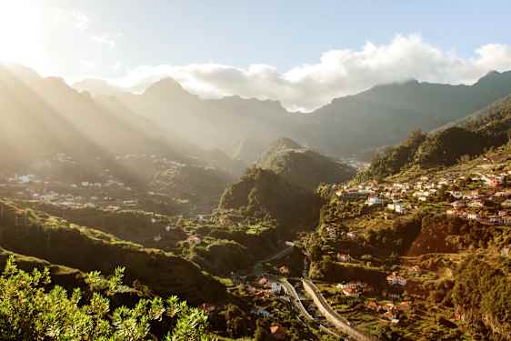 Utsikt over landskapet på Madeira i soloppgang