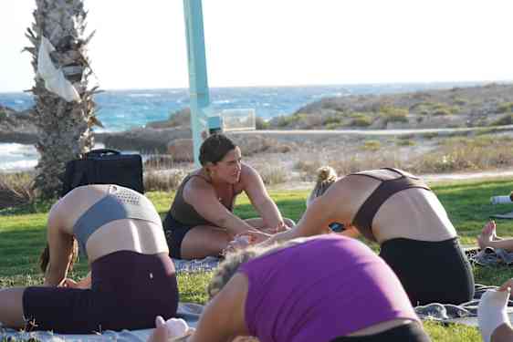 Gruppe-stretching etter trening.