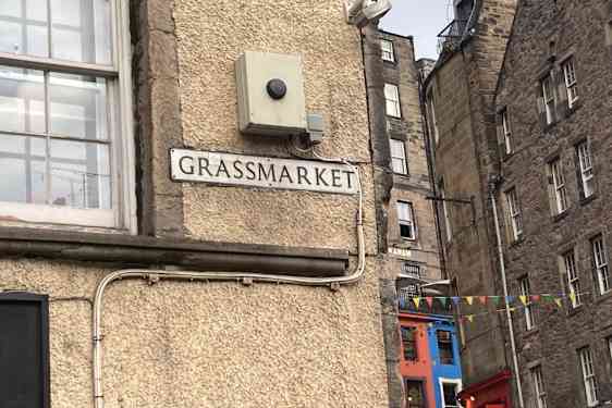 Et ikonisk gateskilt viser hvor vi er