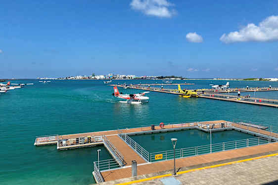 Flyplass for sjøfly i havet på Maldivene