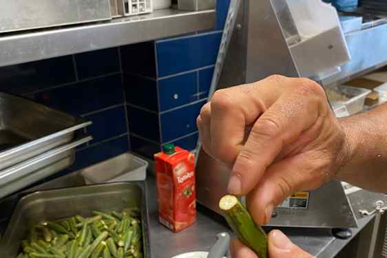 Forberedelser på kjøkkenet