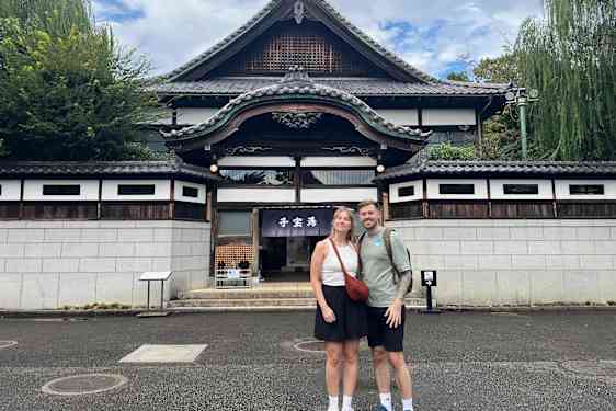 Hanne og reisefølget hennes på Edo-Tokyo Open Air Museum