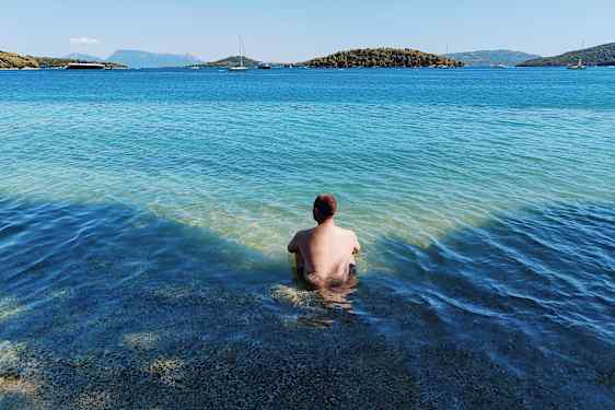 Stranden i Nidri, utenfor hotellet Corali Beach.