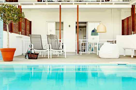 Rom direkte ved bassenget på Rhodos