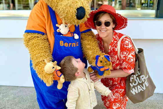 Bernie sammen med Lottie Knutson