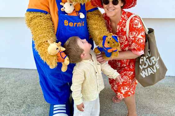 Bernie sammen med Lottie Knutson