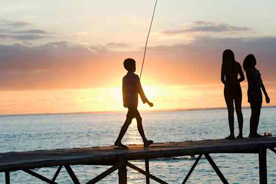 Barn på en brygge på Mauritius
