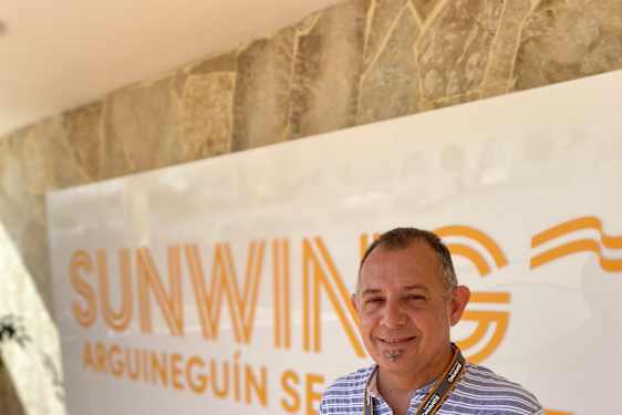 Pacoforat et Sunwing-skilt