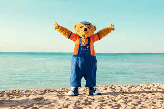 Bernie vinker til kamera