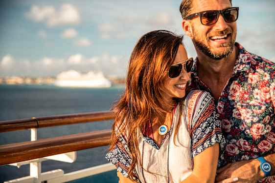 Forelsket par på cruise