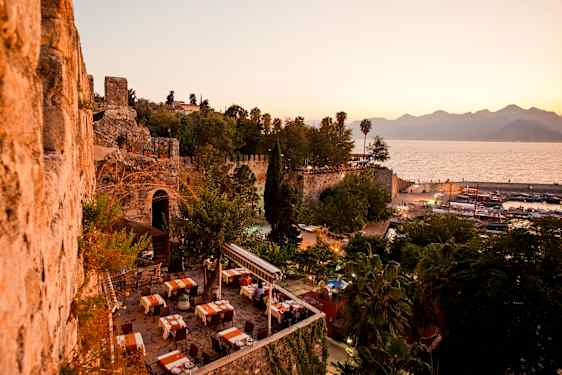 Utsikt i solnedgang fra en festning i Antalya