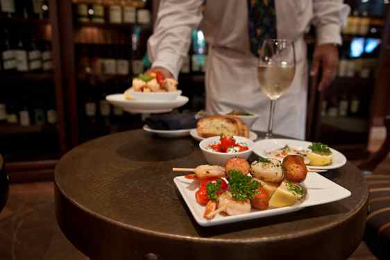 Om bord på skipene finnes mange ulike restauranter å velge mellom, så her er det noe for enhver smak.