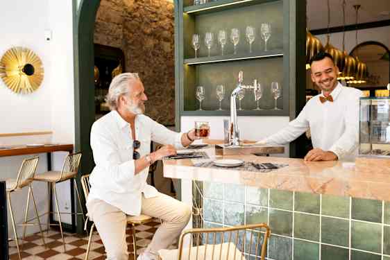 Man på ett café i spanien