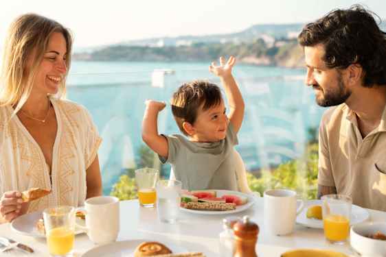 Familj på Sunwing Kallithea Beach