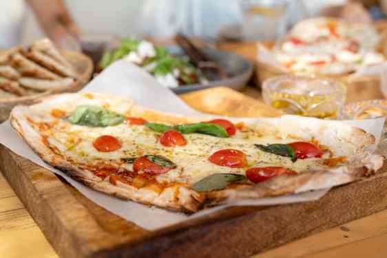 Uppdukad pizza