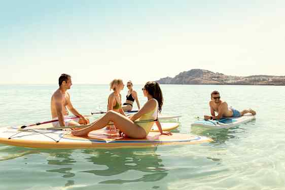 Gjeng på paddleboards