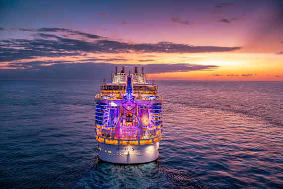 cruiseskip i horisonten