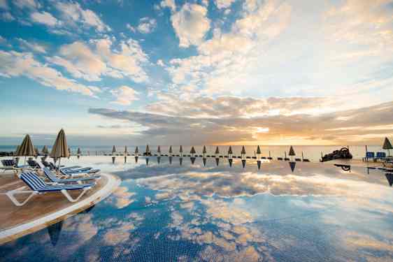 Infinitybasseng på Bahia Principe Sunlight