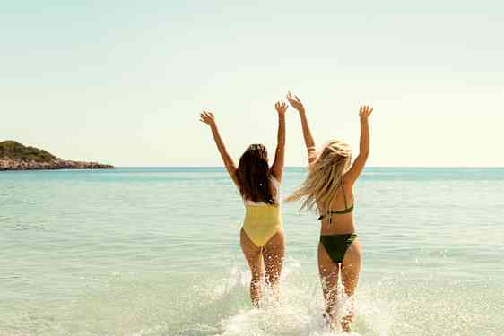 Par hopper i et basseng