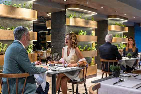Par i restaurant på MSC