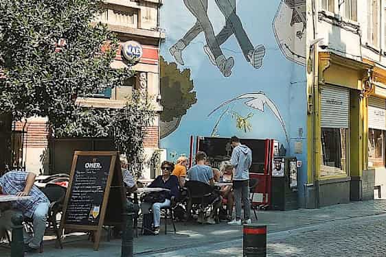 Facade med flot maleri i Bruxelles