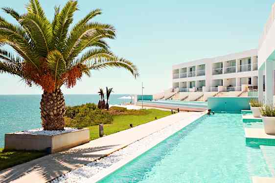 Rom med Swim Out og havsutsikt på Ocean Beach Club Kreta.