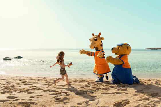 Lollo, Bernie og et barn på stranden