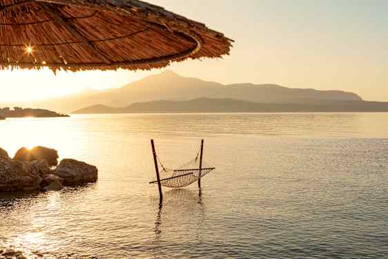 Hengekøye i sjøen i Kroatia