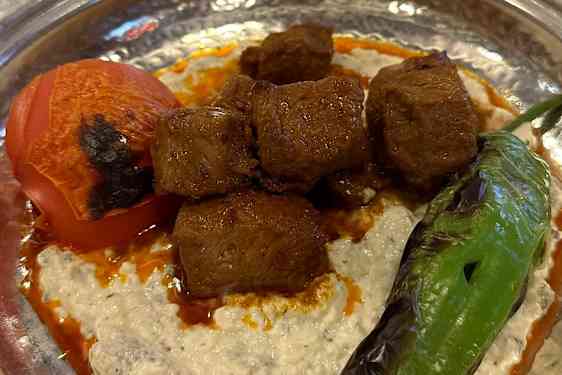 Tyrkisk kebab- grillet kjøtt.