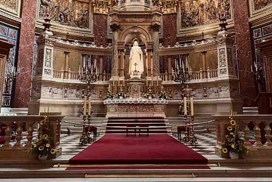 Alteret i basilikaen