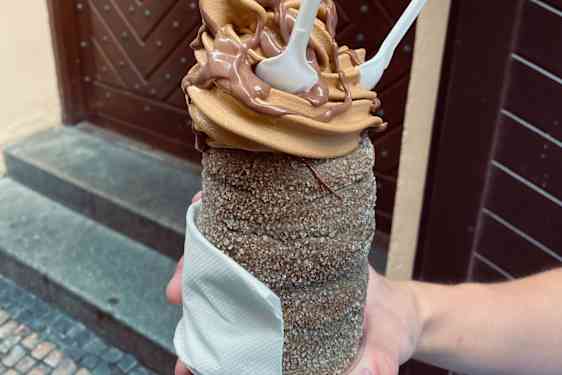 Trdelník med salt karamell-is