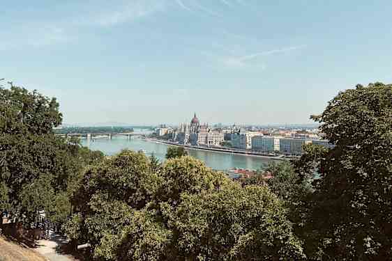 Utsikt over Pest og Donau