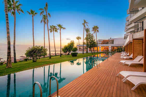 Rom med direkte utgang til basseng på Yalihan Aspendos i Tyrkia