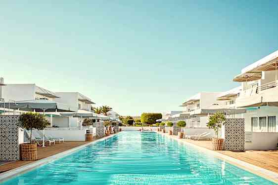 Swim Out på Sunwing Sandy Bay Beach på Kypros