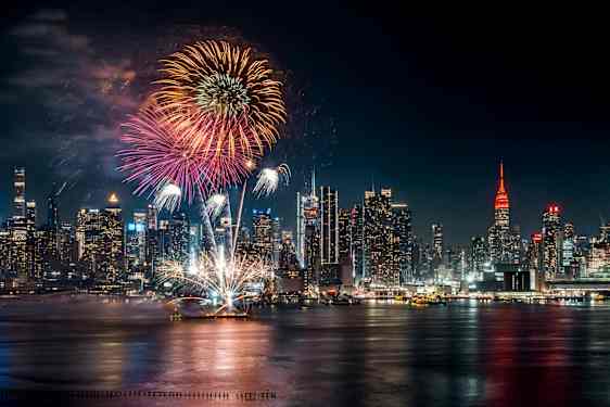 Fyverkerier över Manhattans skyline