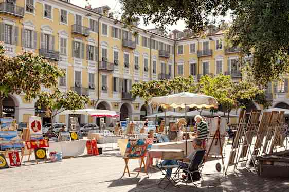 Lokal market med kunst i Nice