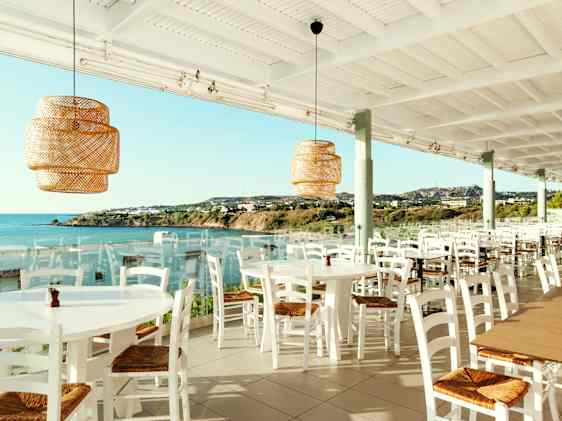 Buffetrestauranten på Sunwing Kallithea Beach med utsikt over havet