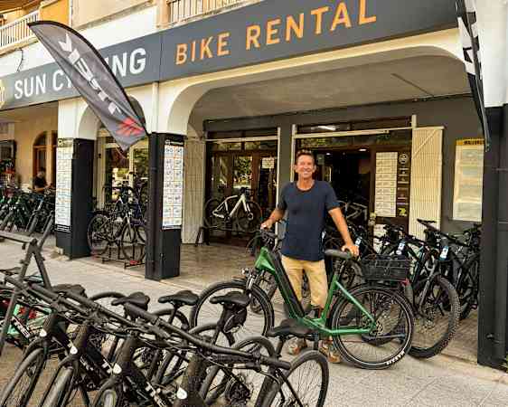 Person ved sykkelutleie på Mallorca